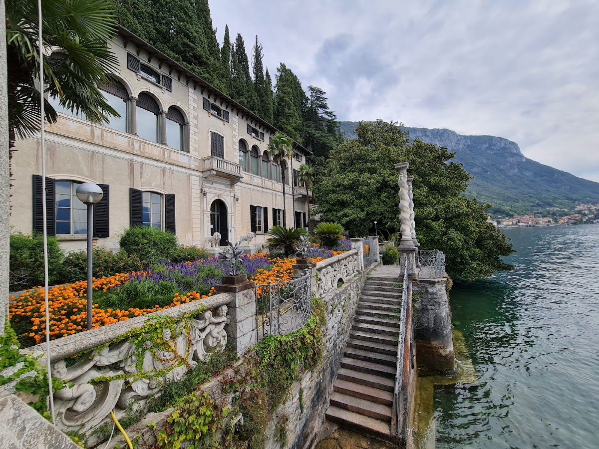 Villa Monastero garden