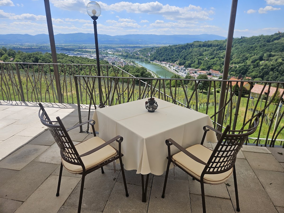 Tri lučke hotel & restaurant